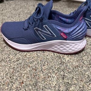 New Balance Women's blue and Pink Sneakers size 6.5